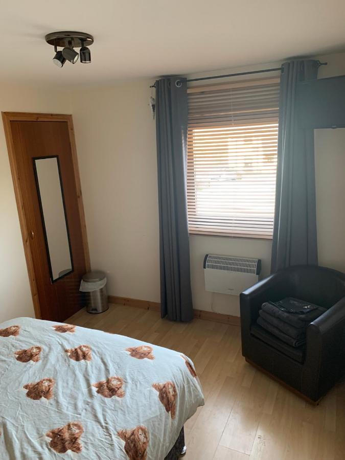No 52 - Apartment With Lounge And Dining Area - No Kitchen อัลลาพูล ภายนอก รูปภาพ